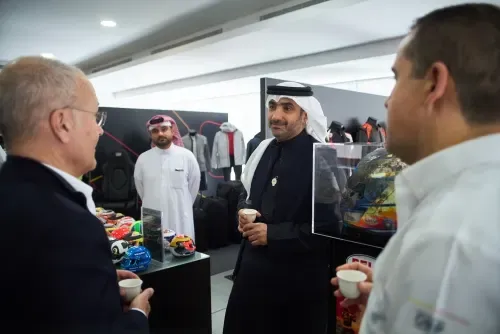 الرئيس التنفيذي لشركة ممتلكات يزور شركة ريسينغ فورس للاطلاع على توسعاتها وإنجازاتها