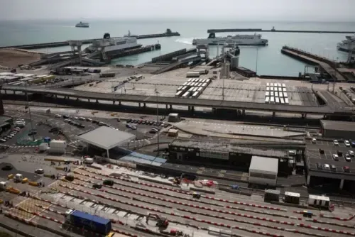 EU automated border system suspended at Dover amid bank holiday chaos
