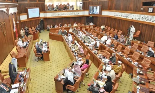 غياب الوزير يثير استياء النواب في جلسة البرلمان