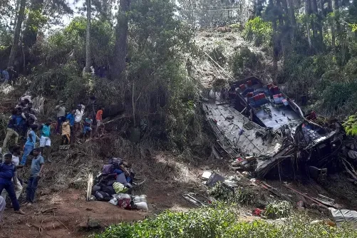 مصرع 21 شخصاً في حادث تحطم حافلة تقل حجاجاً في سريلانكا