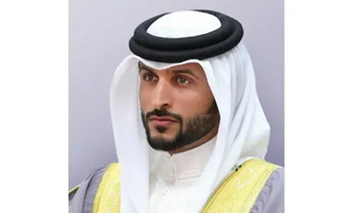 سمو الشيخ ناصر بن حمد يتسلم وسام الرئيس الفلسطيني