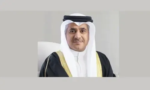 رئيس هيئة الكهرباء والماء يشيد بإنجازات المرأة البحرينية