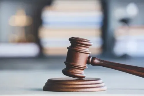 إدانة موظف في وكالة سفر بالبحرين بتهمة تزوير وثائق تأمين صحي