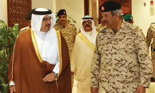 نائب الملك: تطوير القوات المسلحة ركيزة أساسية للاستقرار
