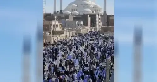احتجاجات تطالب بإسقاط الجمهورية الإسلامية تهز إيران