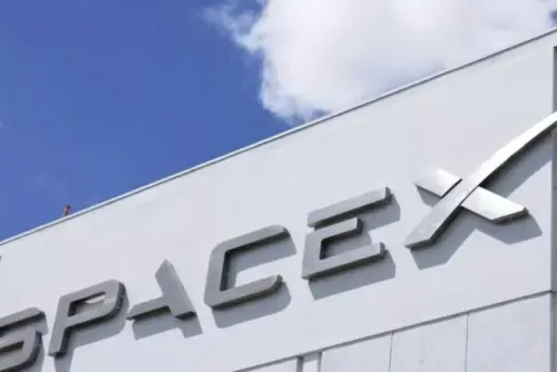 SpaceX tells banks it won't move its $135-a-share IPO price