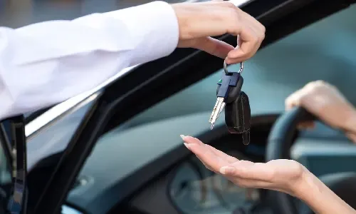 دعوات لإنهاء نشاط تأجير السيارات غير القانوني المزدهر في البحرين