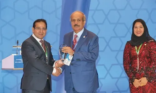 عدنان أحمد يوسف يفوز بجائزة مرموقة