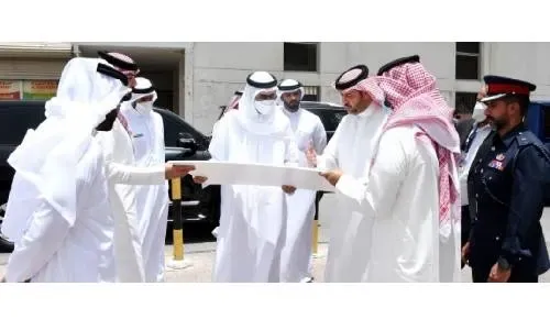 محافظ الجنوبية يتفقد المرافق العامة ومشروعاً جديداً في الرفاع
