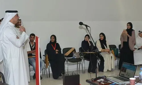 الوزير يلتقي بالمشاركين في مسابقة "لايف 2"