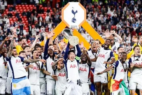 توتنهام ينهي صياماً عن البطولات بتتويجه بلقب الدوري الأوروبي على حساب مانشستر يونايتد
