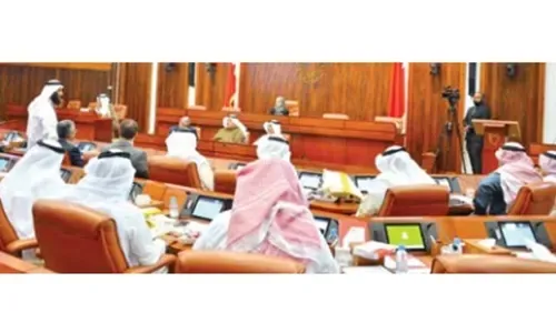 قد يضطر الوافدون للعمل ثلاث سنوات قبل تغيير وظائفهم