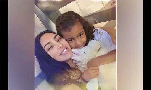 كيم كارداشيان تشارك صورة سيلفي رائعة مع ابنتها نورث ويست