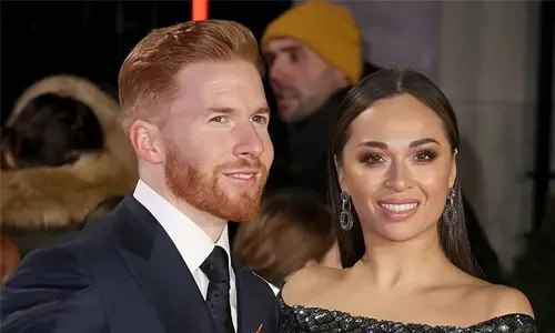 نيل جونز لا يريد أي سلبية تجاه زوجته