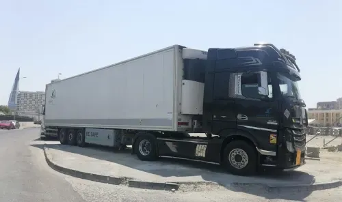 شرطة المرور تستهدف الشاحنات المتوقفة على الأرصفة