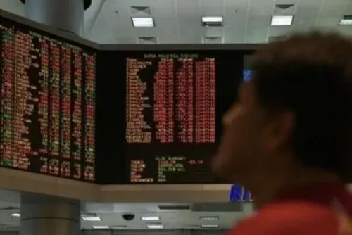 الأسهم تتوخى الحذر قبل تحديثات التعريفات الجمركية وبيانات التضخم الأمريكية