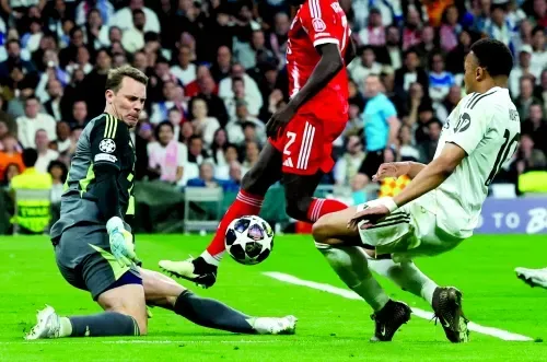 كومباني مدرب بايرن يشيد بأداء نوير «الاستثنائي» في الفوز على ريال مدريد