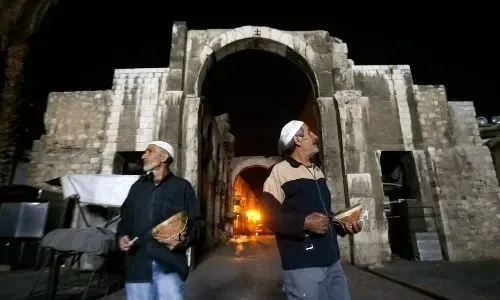 مسحراتية رمضان في سوريا يتحدون تلاشي التقاليد