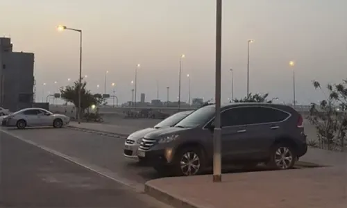 توفير 343 موقفاً للسيارات في المحافظات الأربع