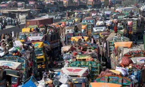 نزوح جماعي للأفغان مع حلول الموعد النهائي لمغادرة باكستان