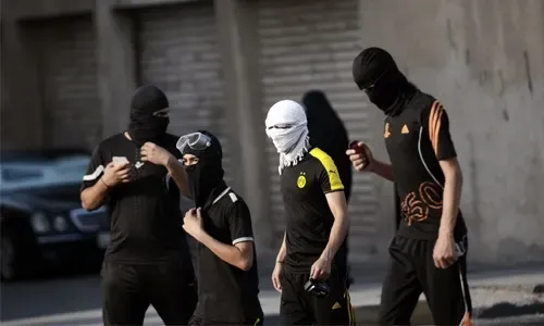البحرين تخفف أحكام السجن بحق مهاجمي رجال الشرطة