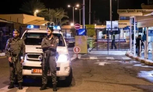 مسلحون يهاجمون محطة حافلات في إسرائيل ومقتل أحدهم بالرصاص