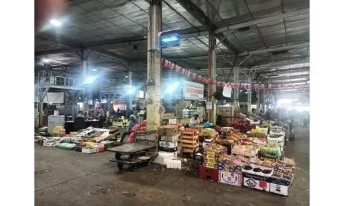 بائعو سوق المنامة المركزي يطالبون بتوفير مرافق تبريد لحماية المنتجات الطازجة من التلف