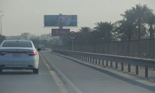 خفض السرعة المحددة على شارع الشيخ سلمان في البحرين