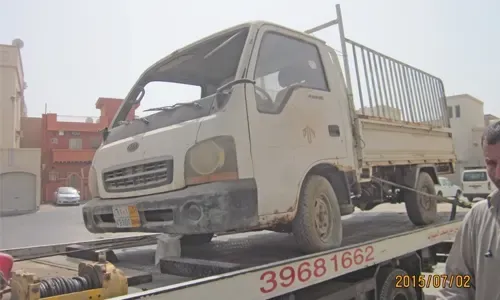 البلدية تزيل المركبات المهجورة في المحافظة الشمالية