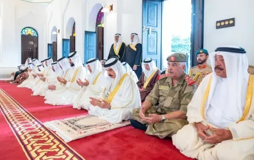 جلالة الملك حمد يؤدي صلاة عيد الأضحى المبارك في البحرين