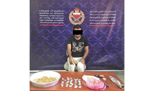 القبض على آسيوي بحوزته هيروين بقيمة 72 ألف دينار بحريني