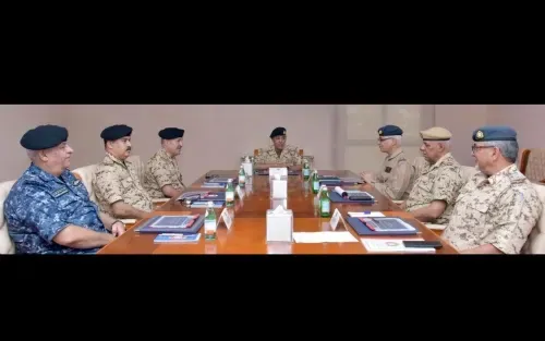 قوة دفاع البحرين تستعرض خطط الكلية العسكرية