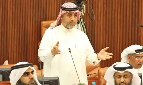نائب يطالب بتشديد الرقابة على المتاجر