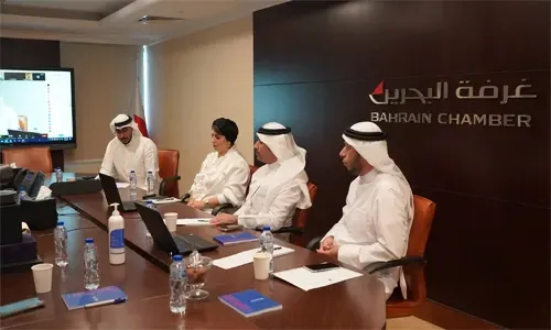 غرفة تجارة وصناعة البحرين وهيئة تنظيم سوق العمل تناقشان قضايا عمالية هامة