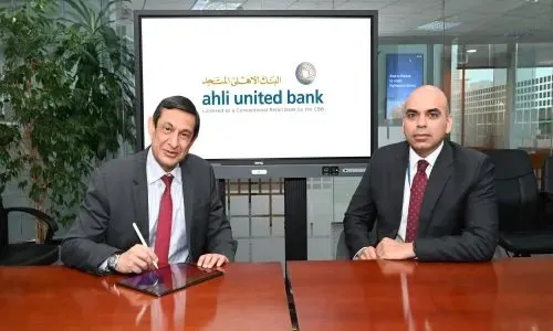 البنك الأهلي المتحد يوقع اتفاقيتين مع "شرف دي جي" و"طلبات"