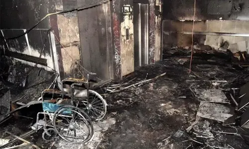 رفضت ترك والدتها... فلقيتا حتفهما حرقاً