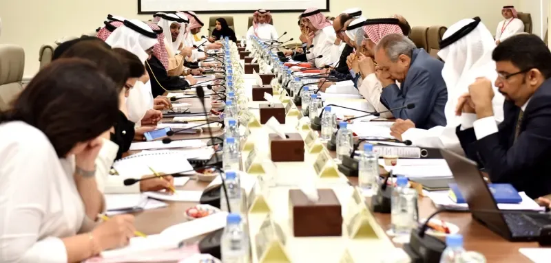 دعوات لتعزيز الإيرادات غير النفطية