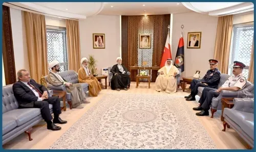 وزير الداخلية البحريني يلتقي وفداً إسلامياً ويؤكد استمرار التعاون الأمني خلال عاشوراء
