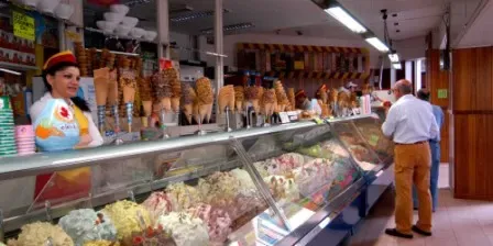 محلات الآيس كريم في إيطاليا تتيح لك "إيداع" مثلجات للغرباء