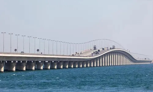 لا توجد فحوصات PCR لكوفيد-19 على جسر الملك فهد للقادمين إلى البحرين