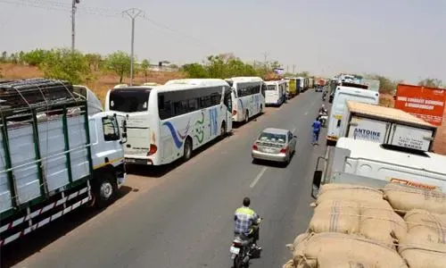 مصرع 22 شخصاً غرقاً إثر انحراف حافلة صغيرة عن الطريق في بوركينا فاسو