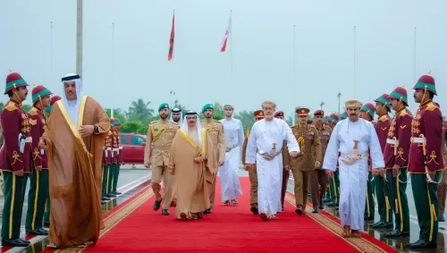 جلالة الملك حمد يعود إلى البحرين بعد زيارة إلى سلطنة عمان
