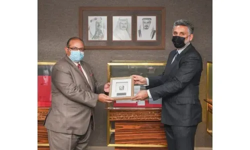 السفير الهندي يزور مختبر دانات