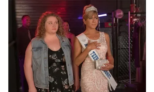 فيلم "Dumplin": دانييل ماكدونالد تتألق في دراما مسابقات الجمال الكوميدية على نتفليكس