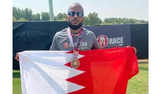 البحريني نواف مبارك يصعد إلى منصة التتويج في سباق سبارتن بأبوظبي