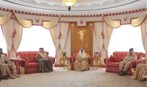 جلالة الملك حمد يستعرض التقدم الوطني ويعزز العلاقات الدولية