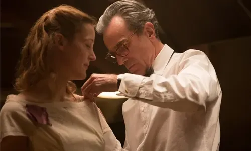 Phantom Thread: دانيال داي لويس يودع السينما بأناقة في دراما ممتعة